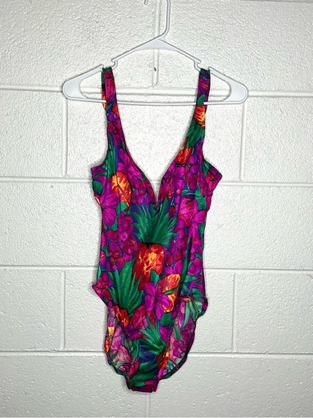 < Vintage Coco Beach Vibrant One Piece Swimsuit >